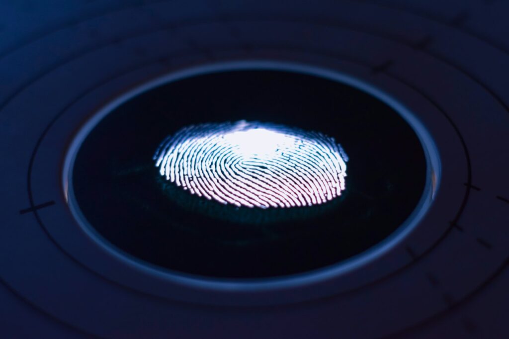Controlador de Acesso Biométrico e RFID